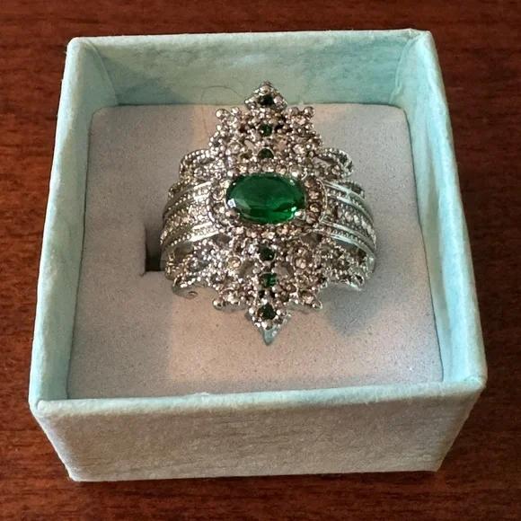 Crown Inlaid Emerald Green Gemstone, Lab created, Vintage Inspired Ring, Sz 7 - Picture 8 of 12